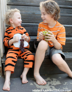 Tasting the New “Cotton Candy Grapes” and “Witches Fingers” – Fresh